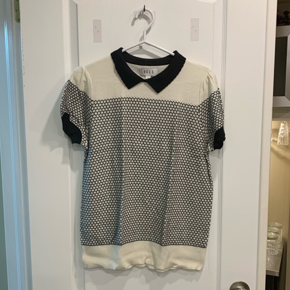 Short Puff-Sleeved Sweater with Honeycomb Pattern - Picture 2 of 10